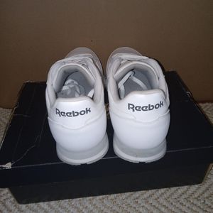 White snekers